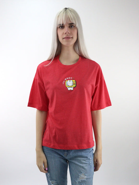 Playera oversize de color rojo con estampado