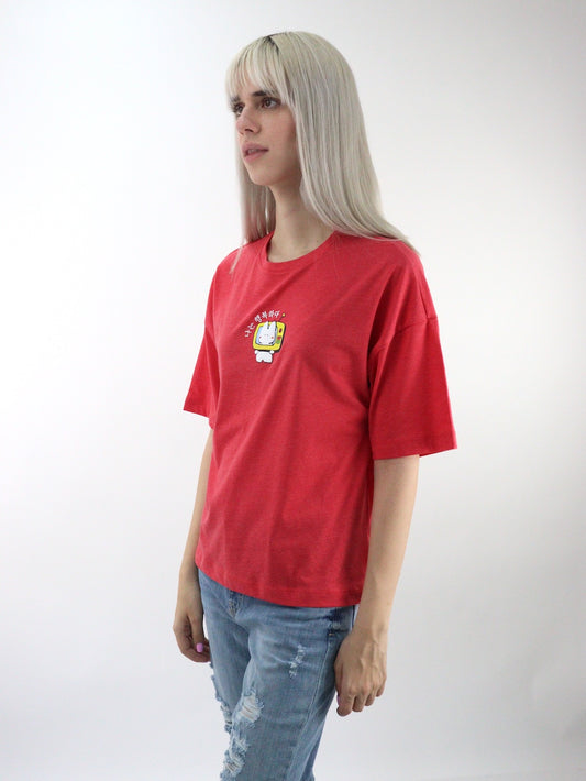 Playera oversize de color rojo con estampado