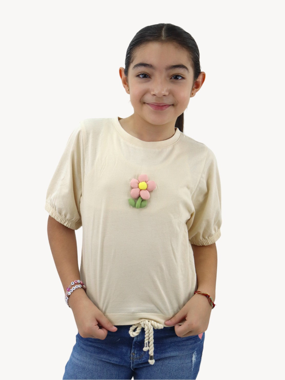 Playera beige con detalle floral