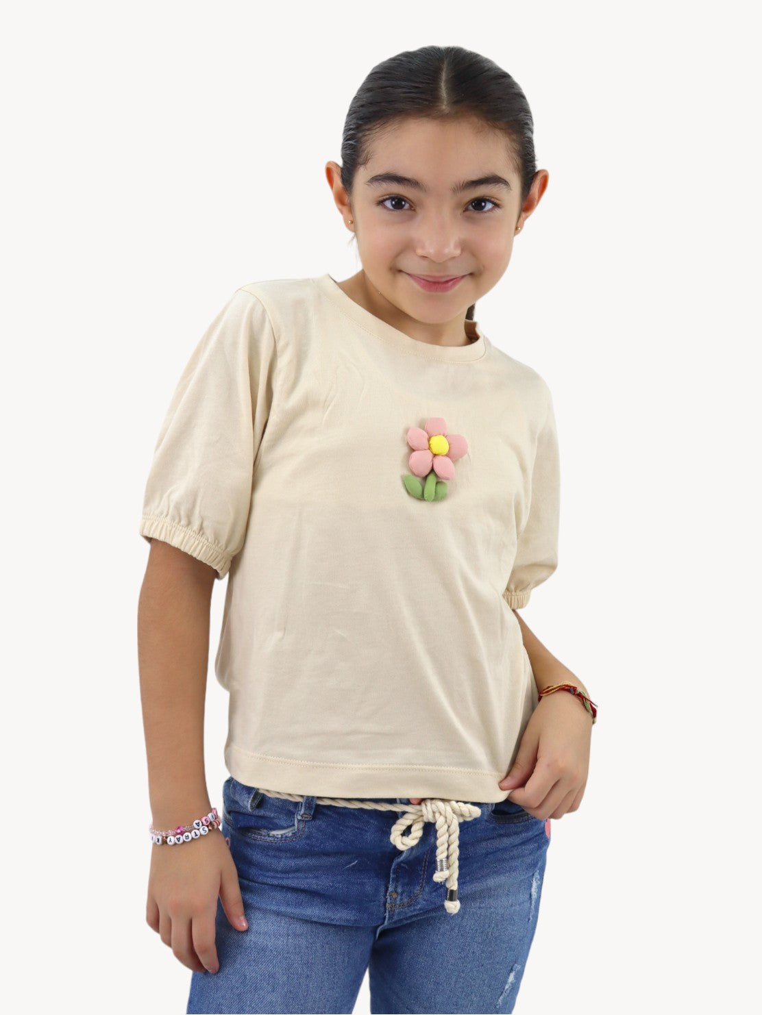 Playera beige con detalle floral