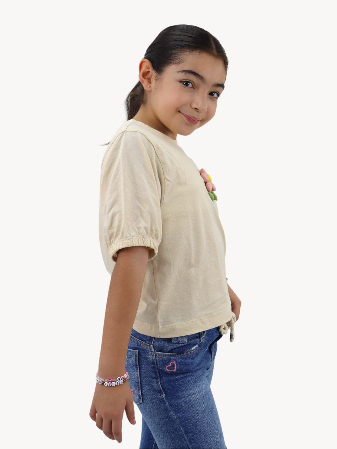 Playera beige con detalle floral