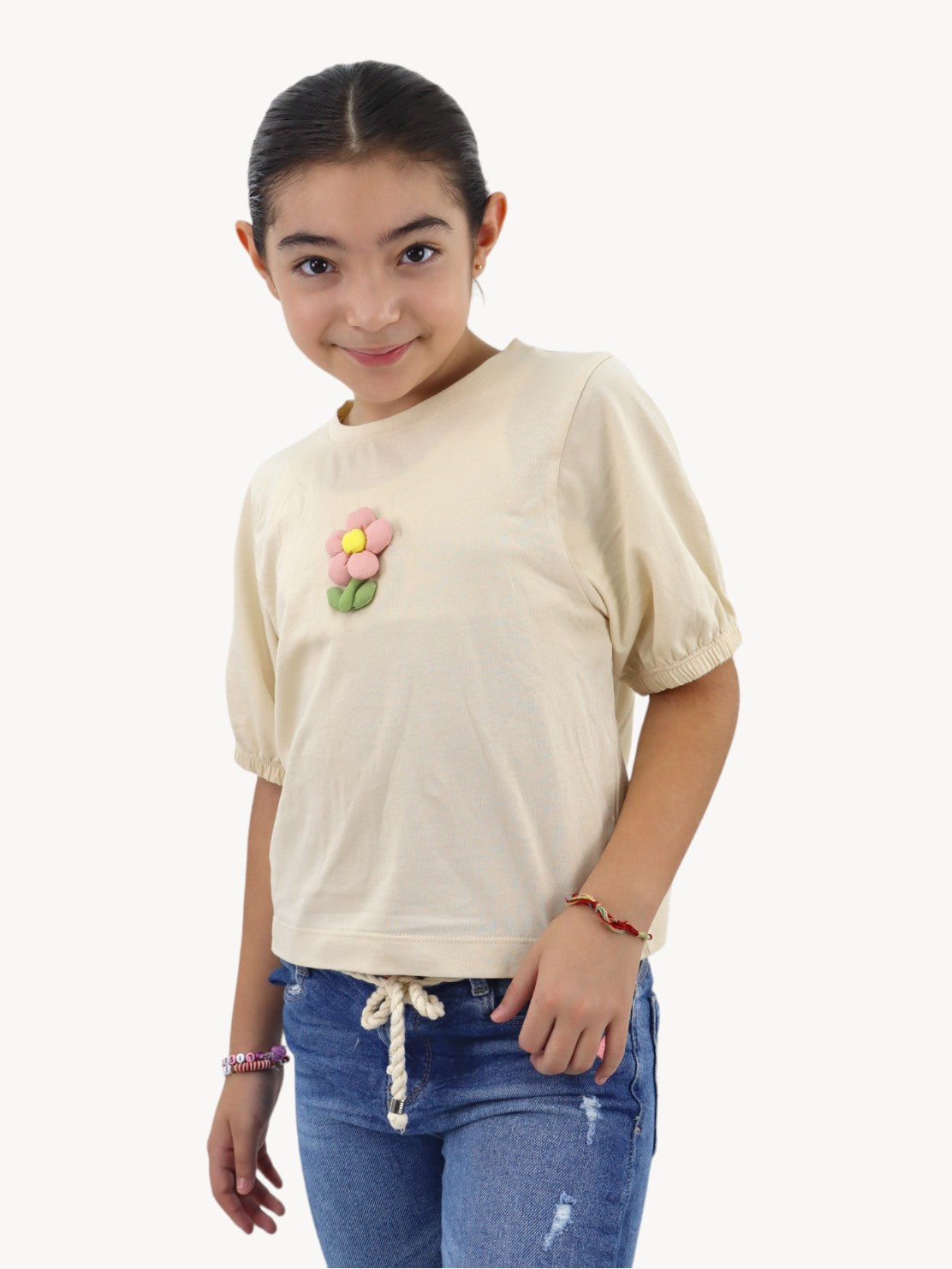 Playera beige con detalle floral