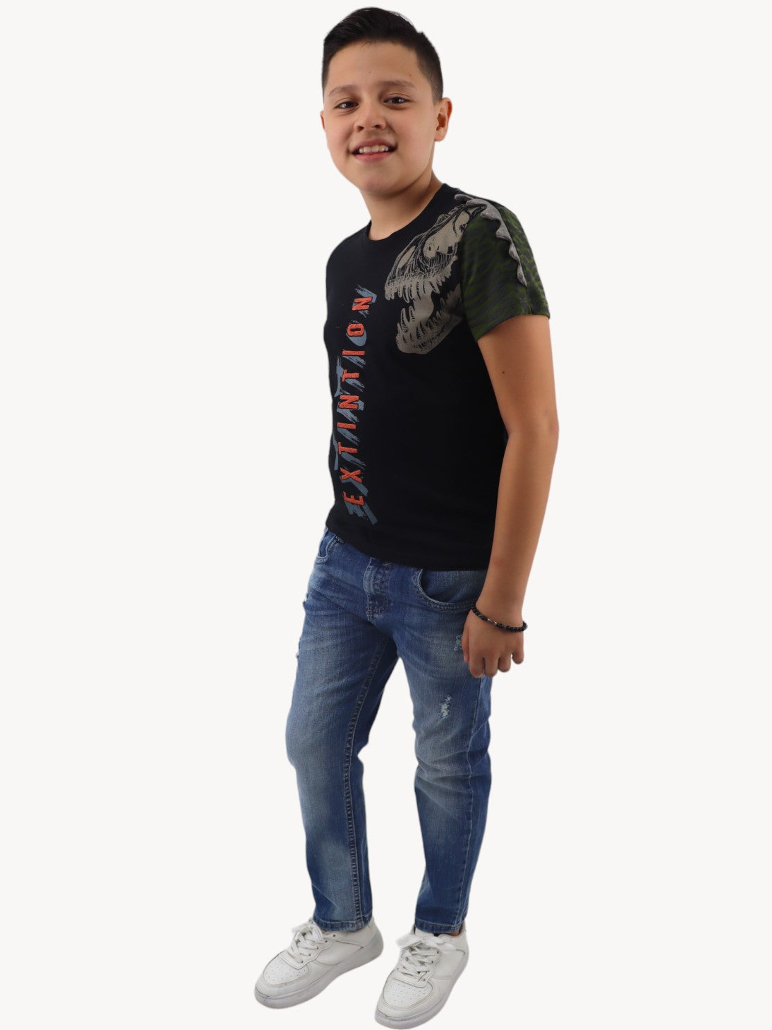 Jeans slim azul deslavado con destrucción
