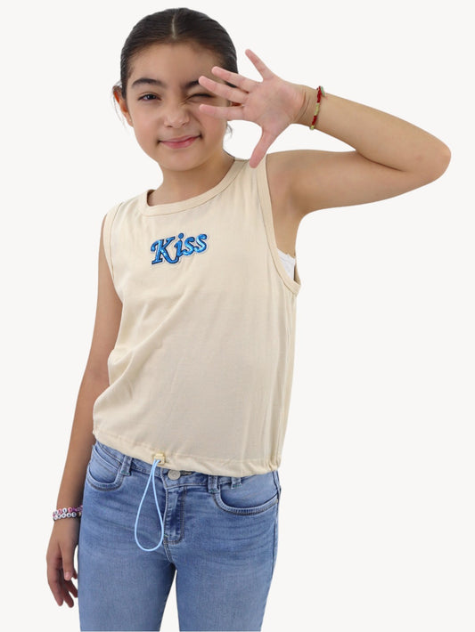Playera tank color beige con gráfico love