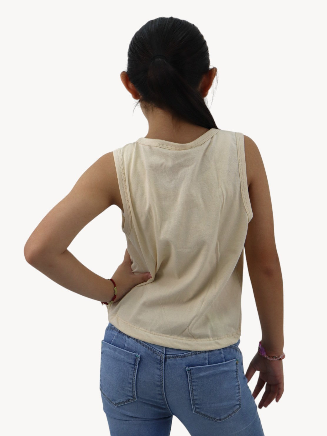 Playera tank color beige con gráfico love