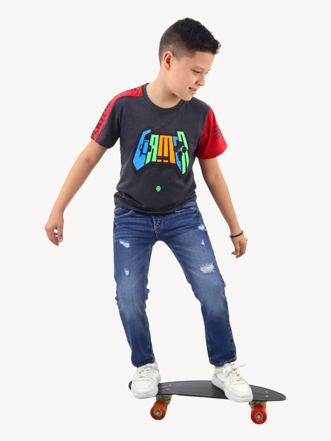 Playera de color combinado con estampado