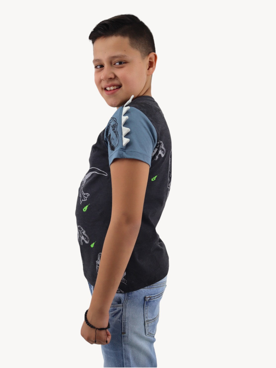 Playera gris con diseño de dinosaurio