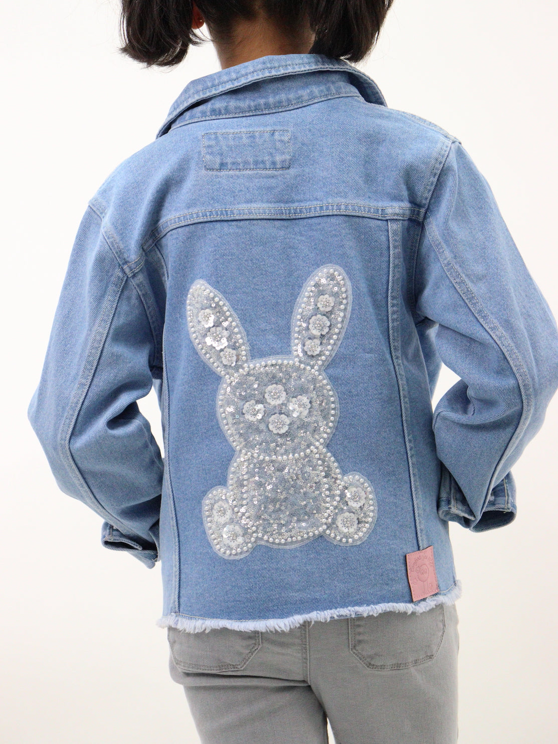 Chamarra edición especial con aplicación de conejo