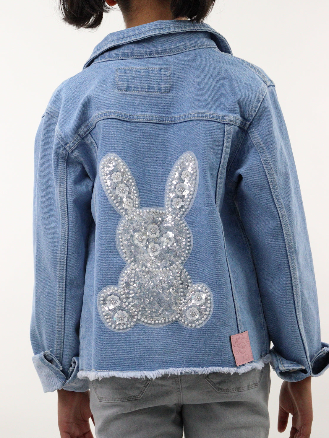 Chamarra edición especial con aplicación de conejo