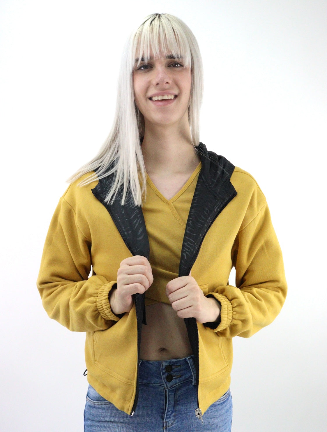 Chamarra rompevientos doble vista con print de cebra