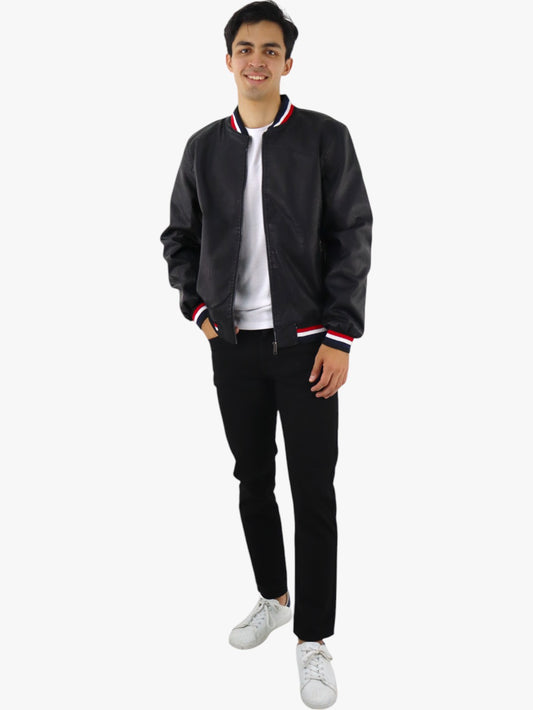 Chamarra de vinipiel color negro