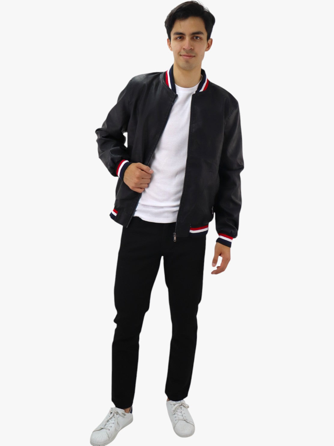 Chamarra de vinipiel color negro