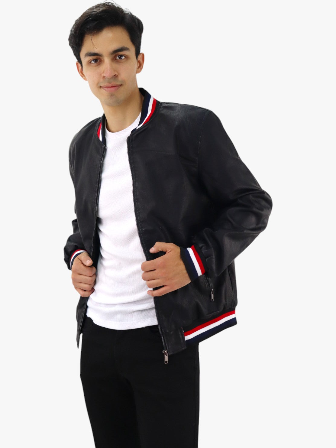 Chamarra de vinipiel color negro