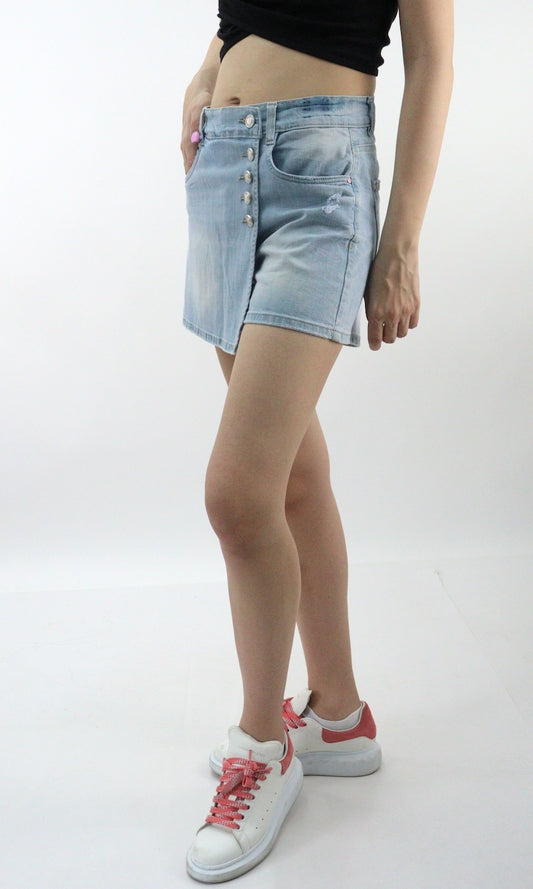 Short falda de color azul claro con destrucción