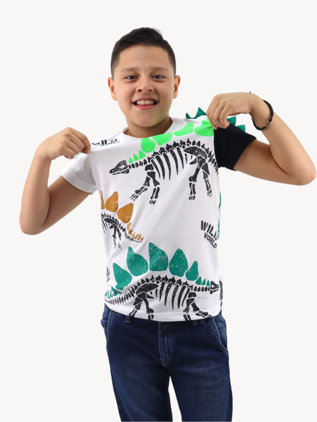 Playera manga corta con diseño de dinosaurio