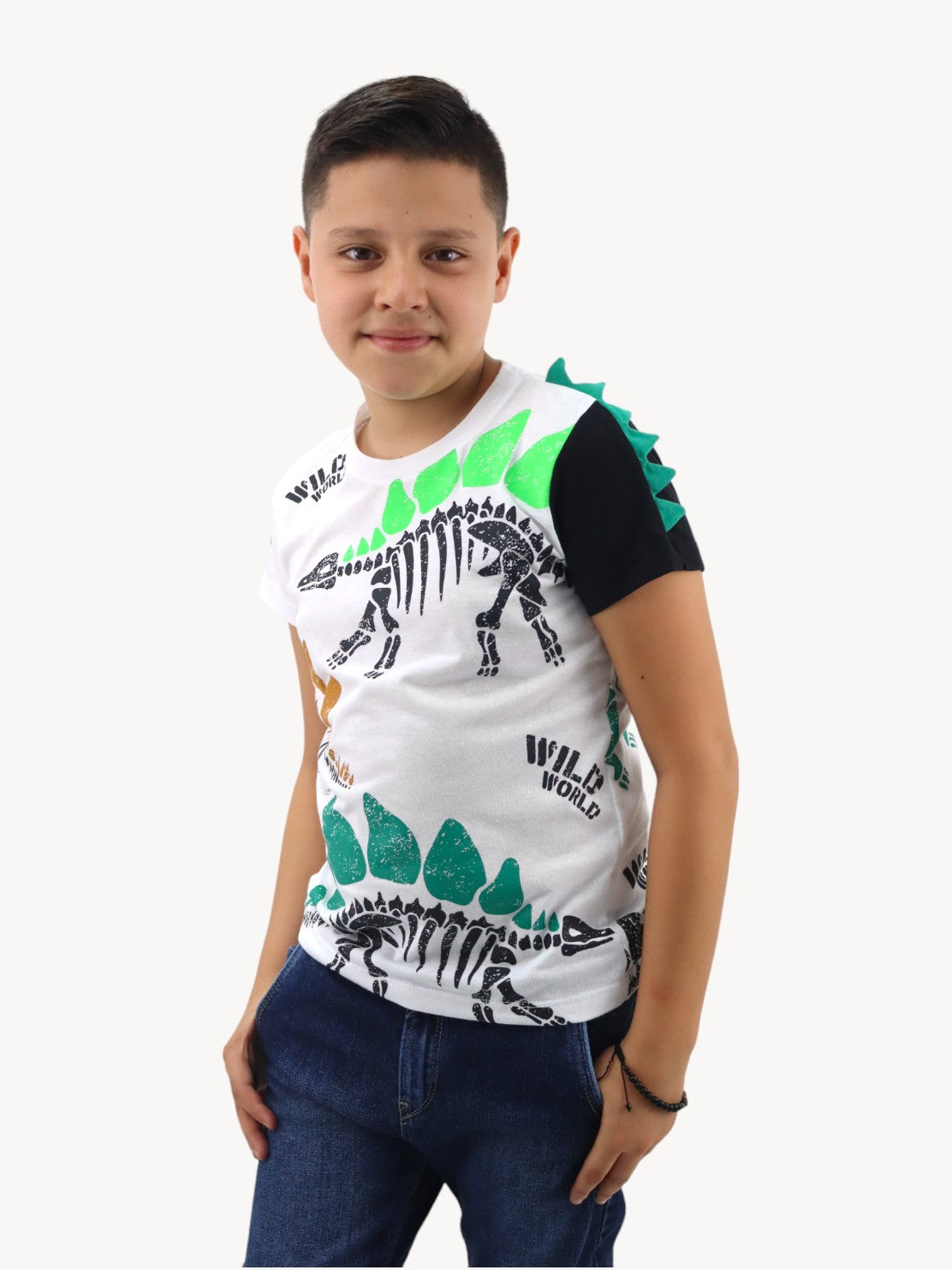 Playera manga corta con diseño de dinosaurio