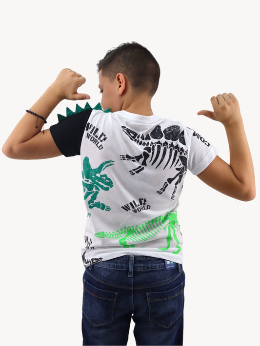 Playera manga corta con diseño de dinosaurio
