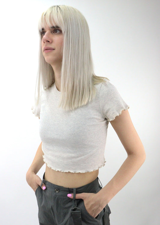 Playera crop manga corta de color beige jaspe