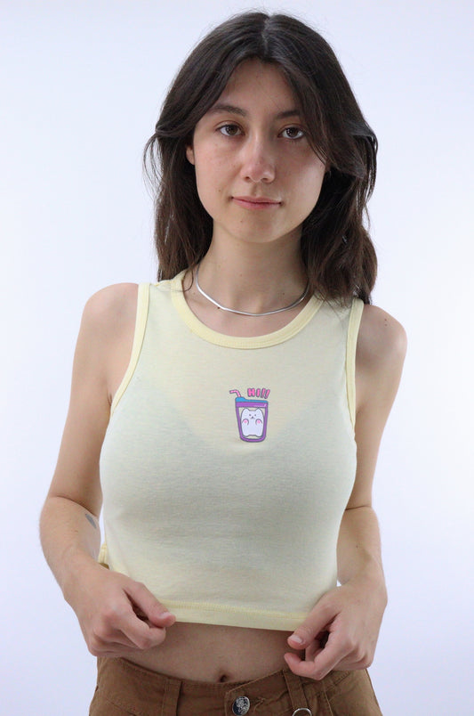 Playera tank de color amarillo con estampado