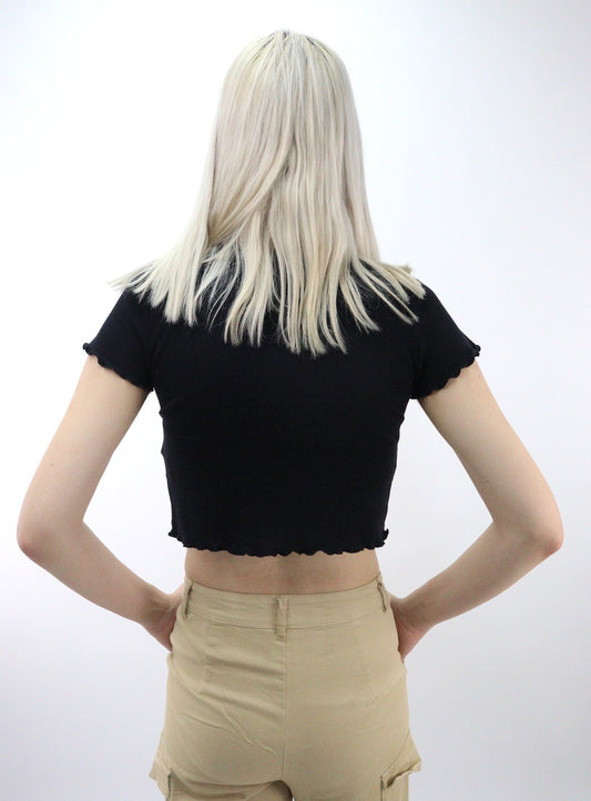 Playera crop manga corta de color negro