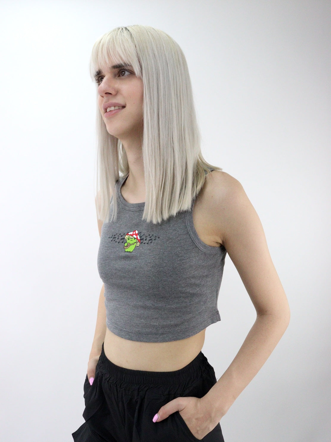 Playera tank de color gris con estampado de rana