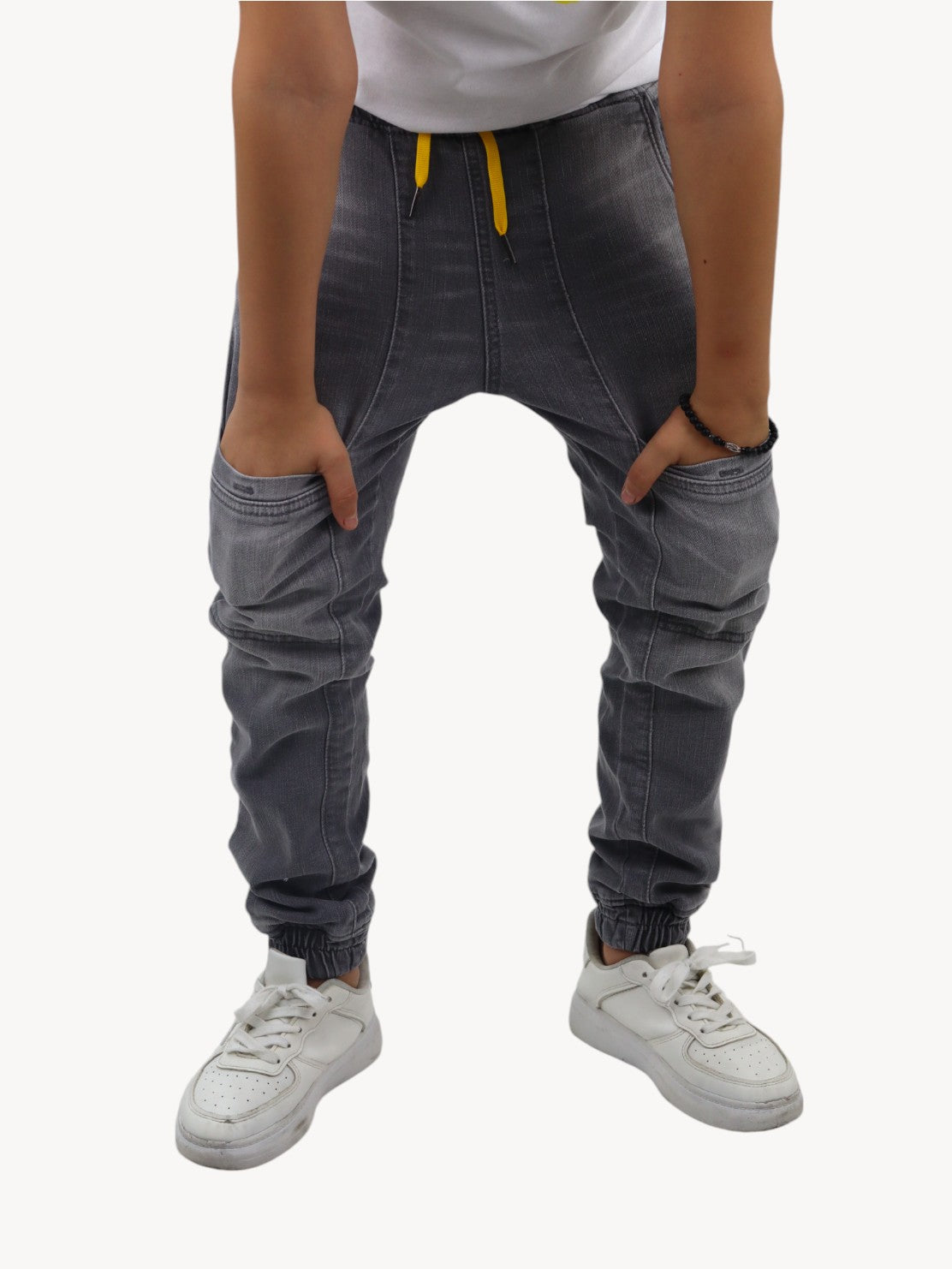 Jogger denim de color gris