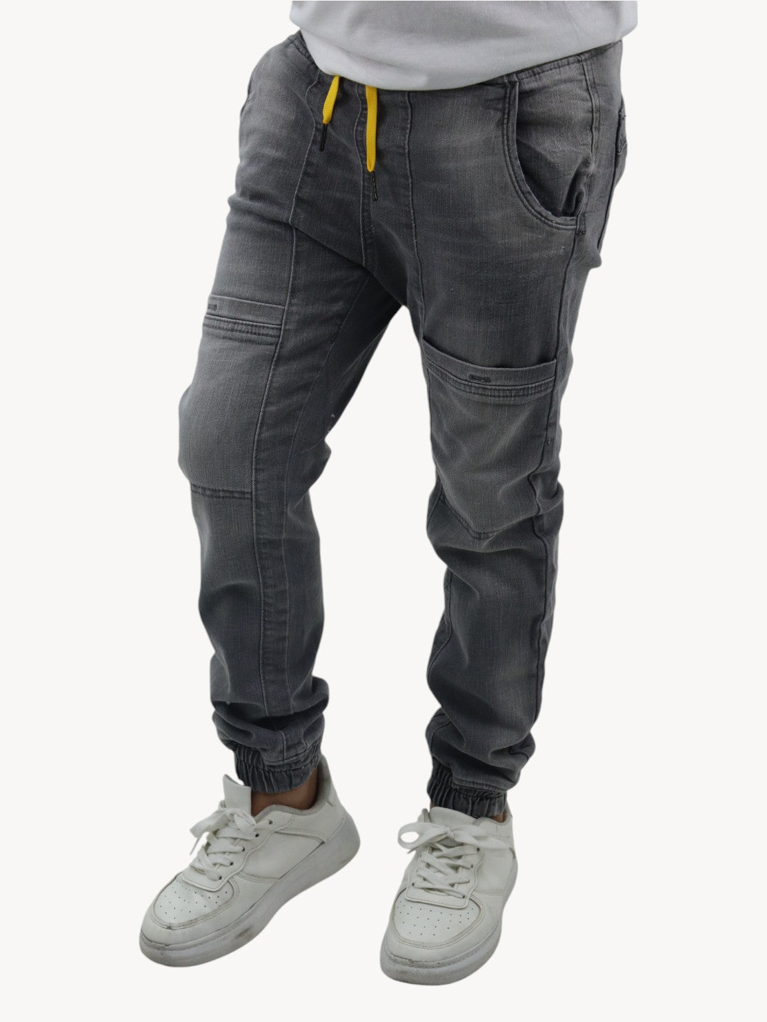 Jogger denim de color gris
