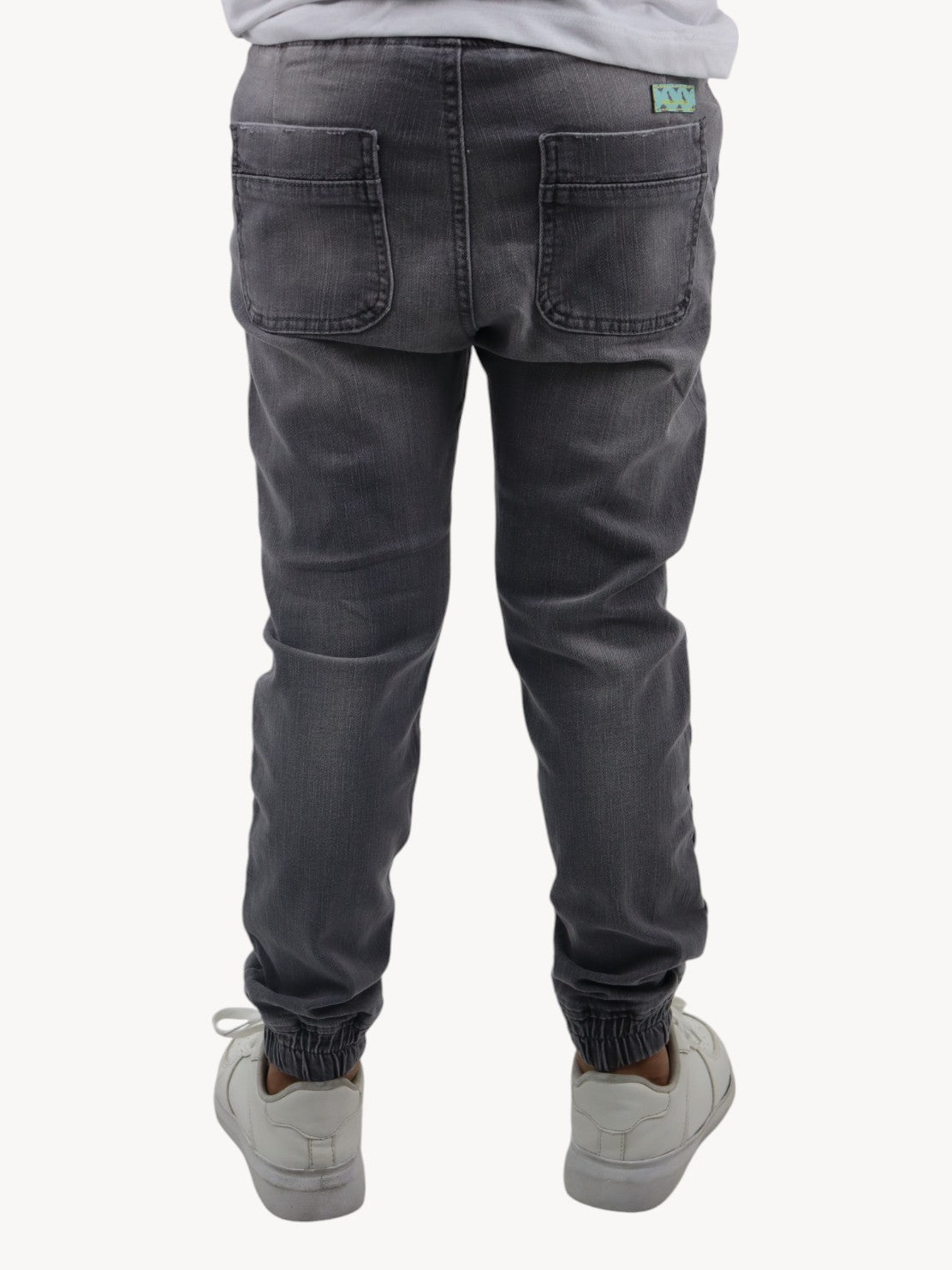 Jogger denim de color gris