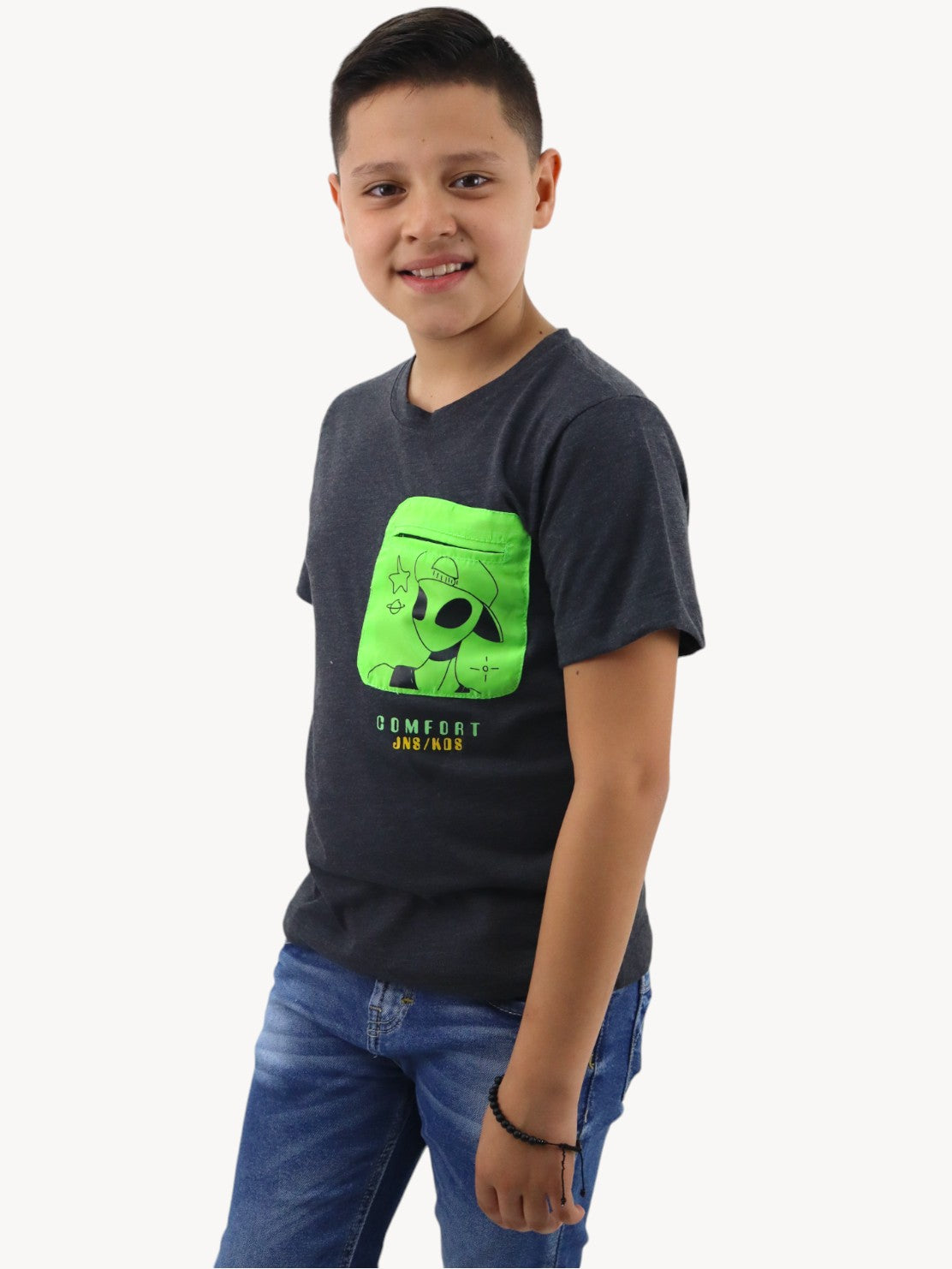 Playera manga corta con estampado espacial