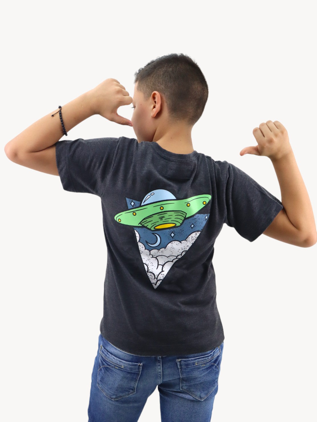Playera manga corta con estampado espacial