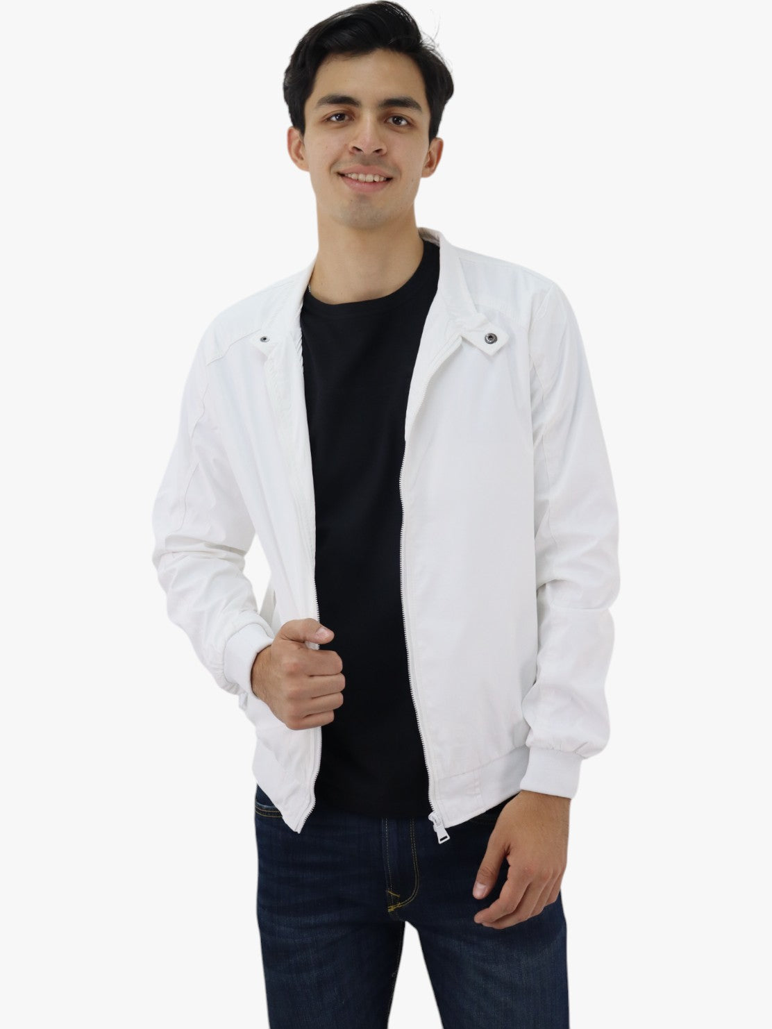 Chamarra bomber de color blanco