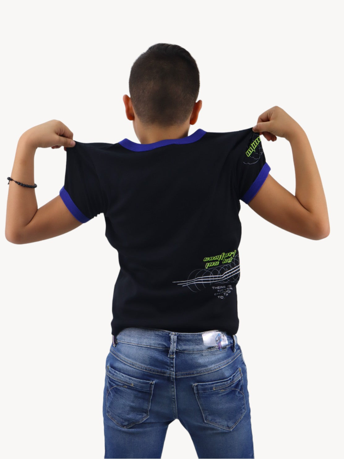 Playera de color combinado con estampado