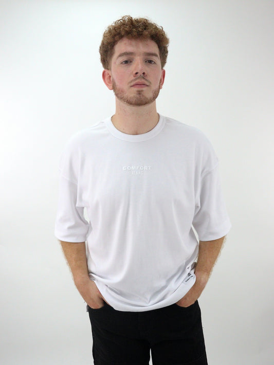 Playera oversize de color blanco con estampado