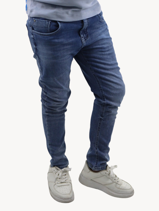 Jeans skinny de color azul con destrucción