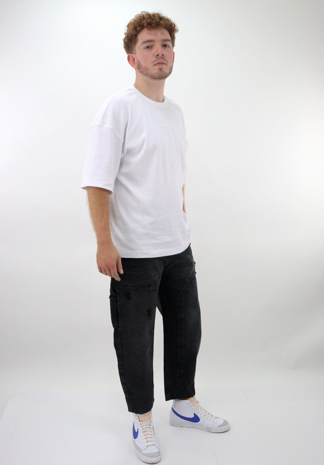 Jeans estilo loose negro deslavado