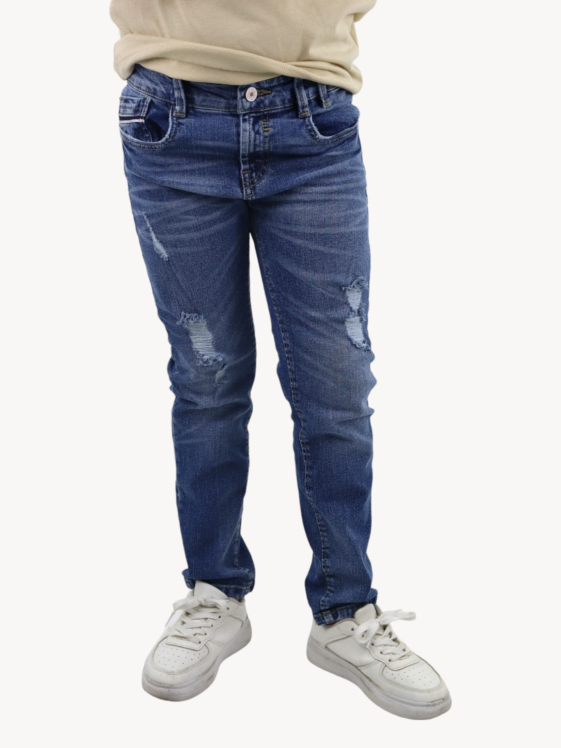Jeans slim azul deslavado con destrucción