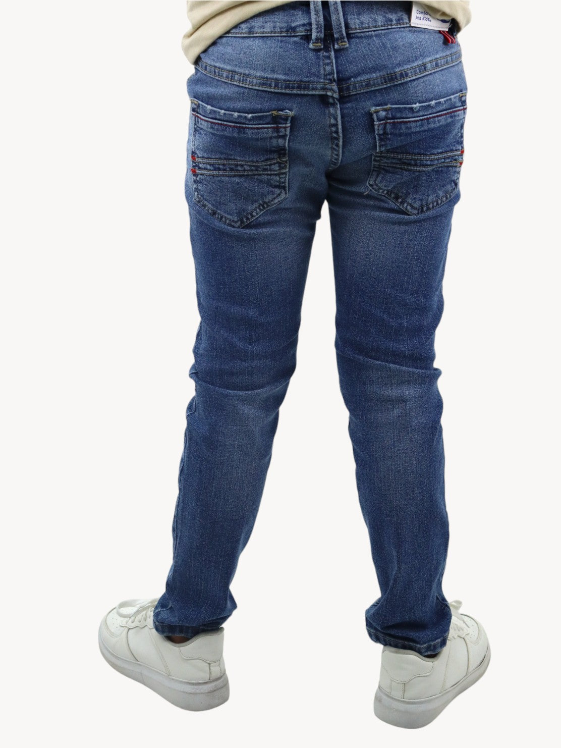 Jeans slim azul deslavado con destrucción