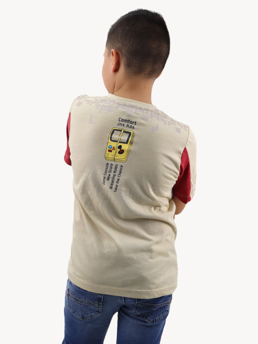 Playera manga corta de color combinado y estampado