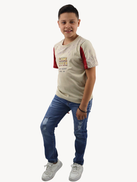 Jeans slim azul deslavado con destrucción