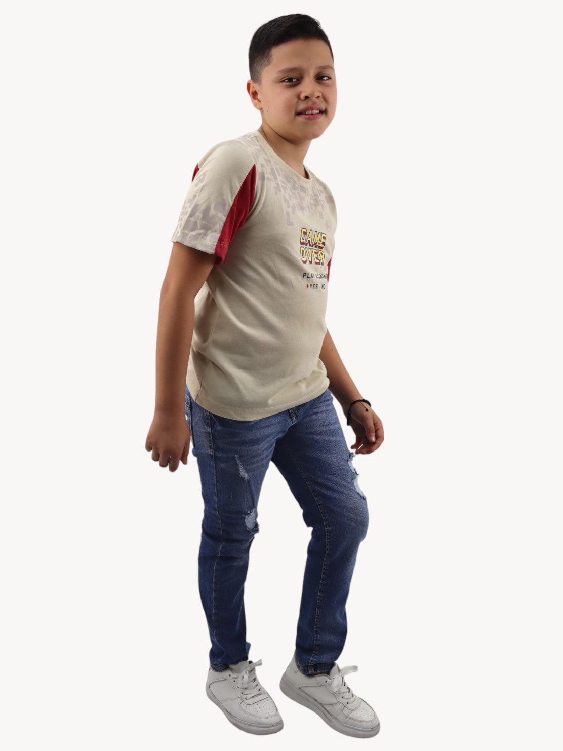 Jeans slim azul deslavado con destrucción