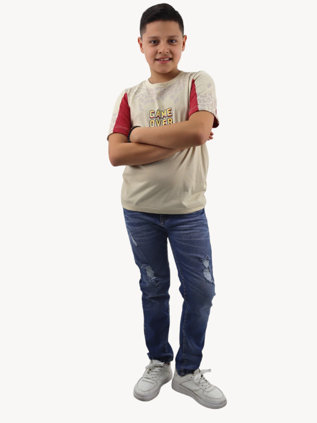 Jeans slim azul deslavado con destrucción