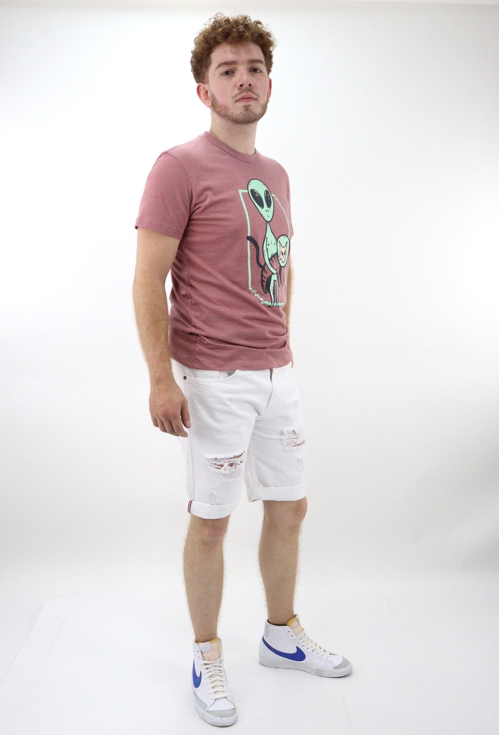 Short de color blanco con destrucción