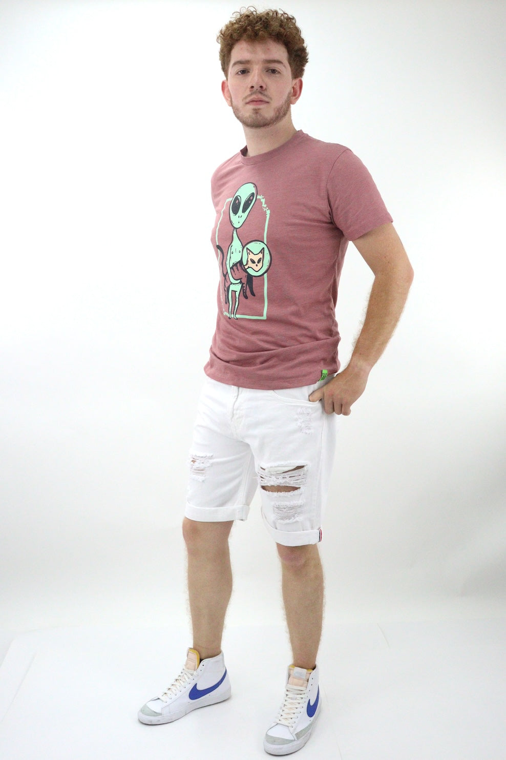 Short de color blanco con destrucción