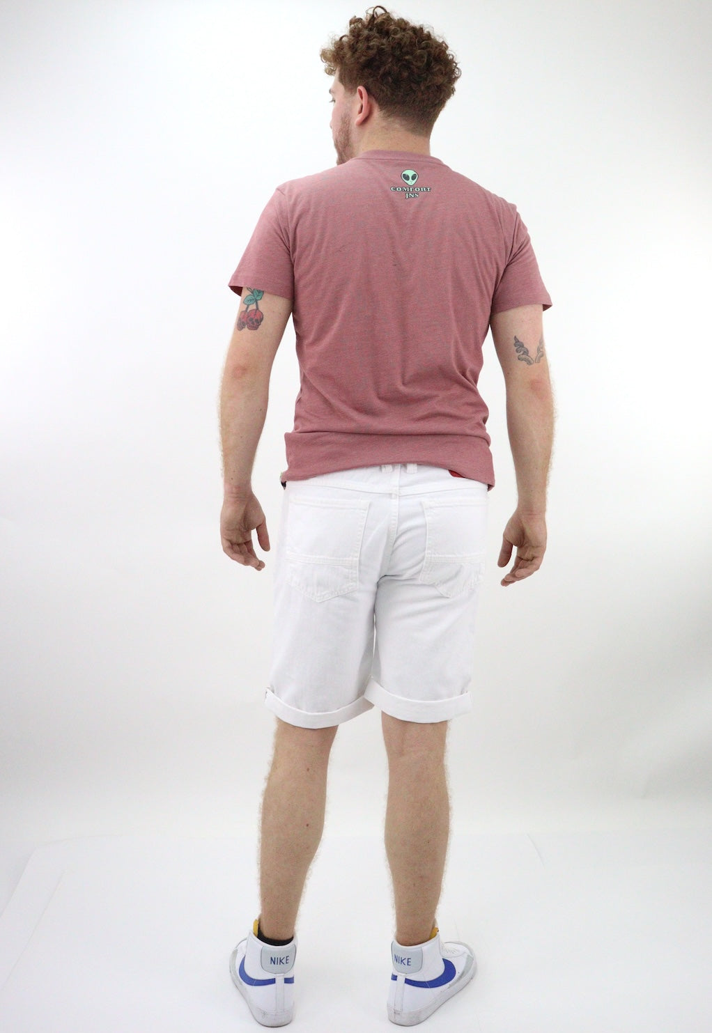 Short de color blanco con destrucción