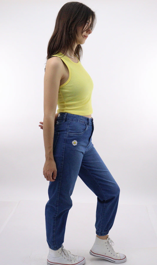 Jogger denim edición especial con estampado floral