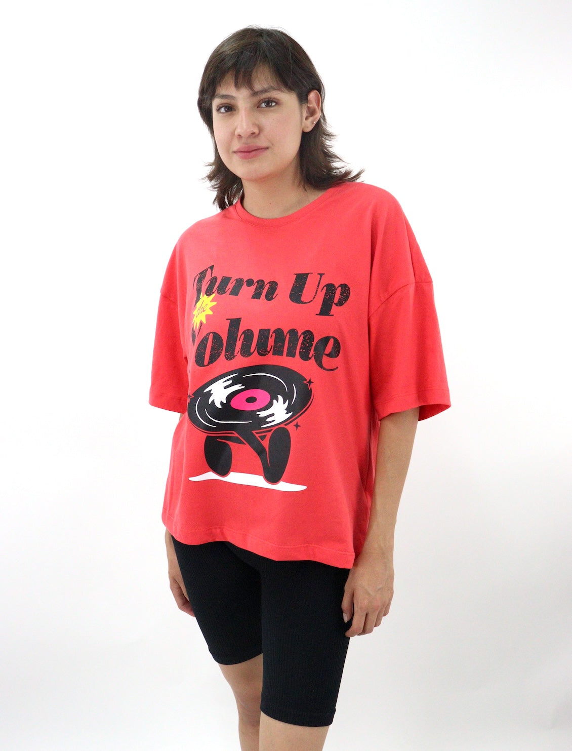 Playera oversize de color rojo con estampado