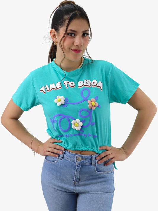 Playera verde turquesa con diseño floral