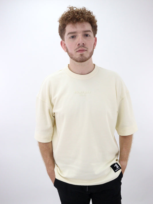 Playera oversize de color hueso con estampado