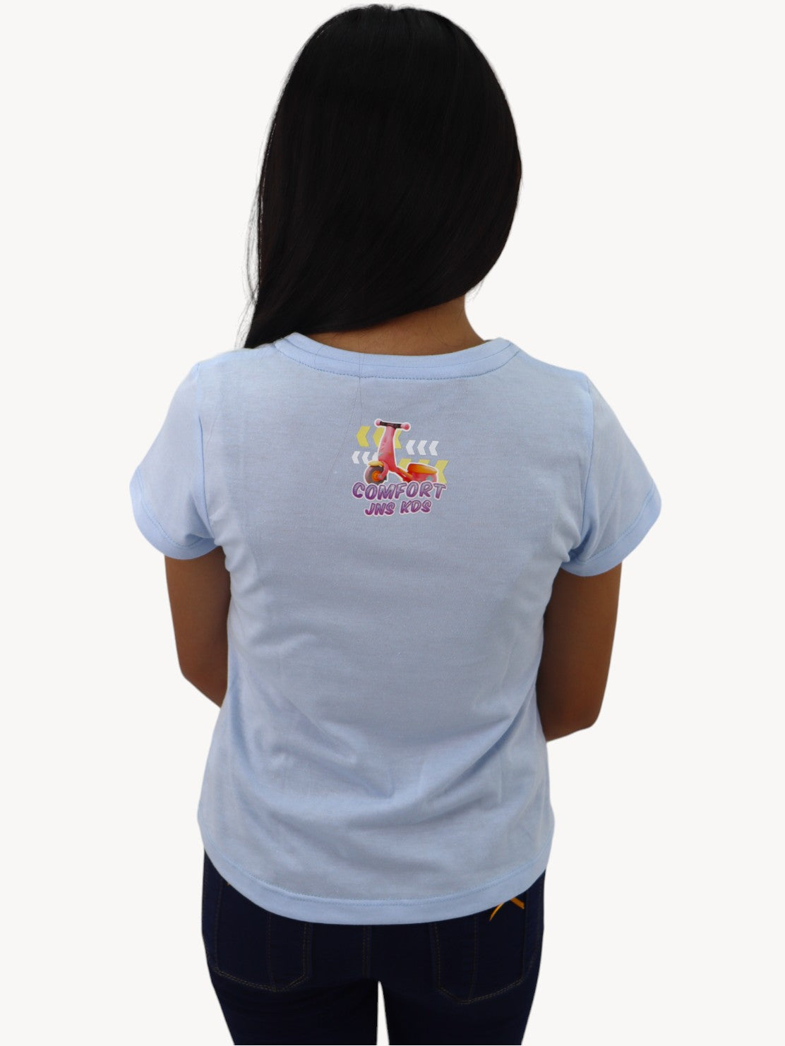 Playera de color azul con gráfico