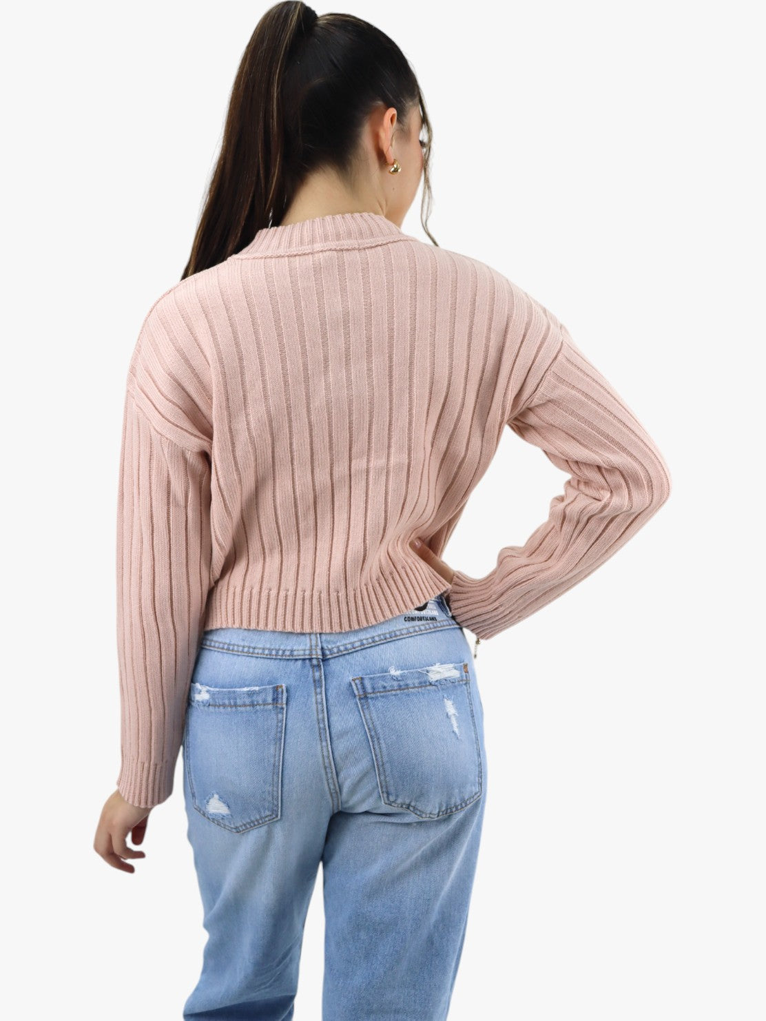 Suéter corto tejido rosa cuello alto